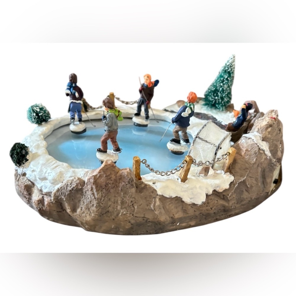 hockey music pond in original box
figurines (4) with music. - Picture 5 of 8